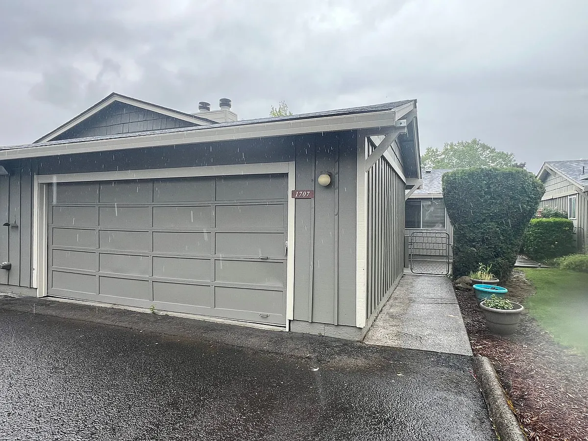 Building Photo - 1707 SE 145th Ct