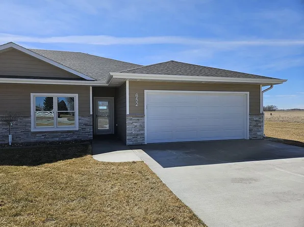 652 Lik U Wanta Dr, Dakota City, NE 68731