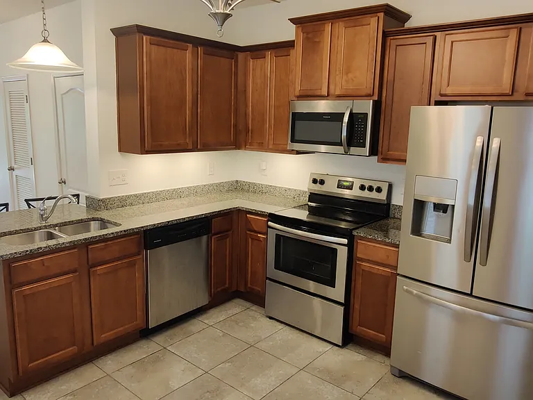 628 Servia Dr — Photo 5
