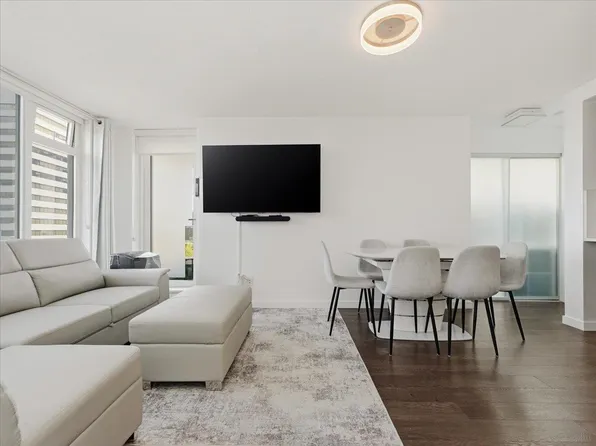 5515 Boundary Rd #1707, Vancouver, BC V5R 0E3