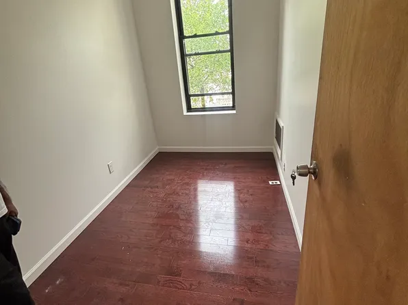 9316 103rd Ave Floor 2, Ozone Park, NY 11417
