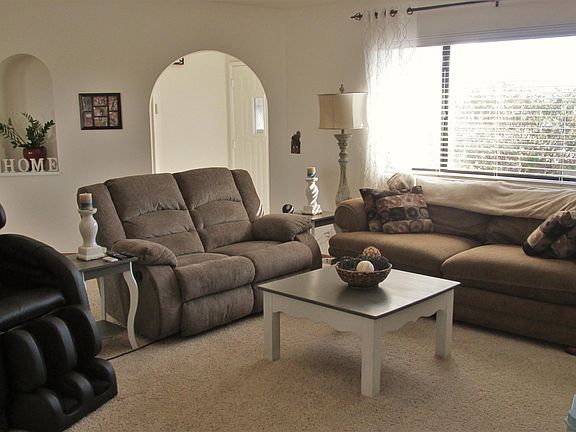 4th image of 2371 Holly Ave