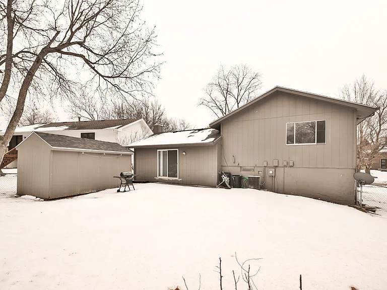6804 S 140th Ave — Photo 26