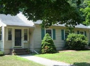 8 Hammond Rd, Hopedale, MA 01747