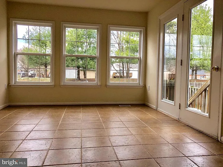 115 Eldon Dr — Photo 3
