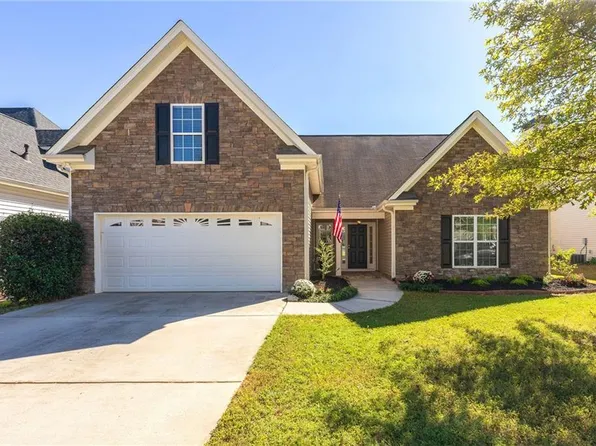 665 Millbrook Village Dr, Tyrone, GA 30290