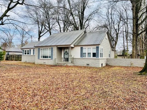 210 Bates St, Batesville, MS 38606