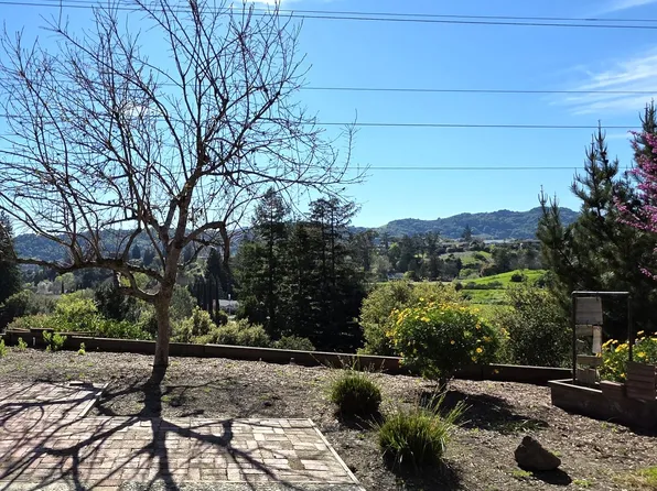 84 Greenfield Dr, Moraga, CA 94556