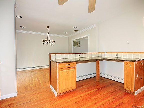 5th image of 291 Garden St