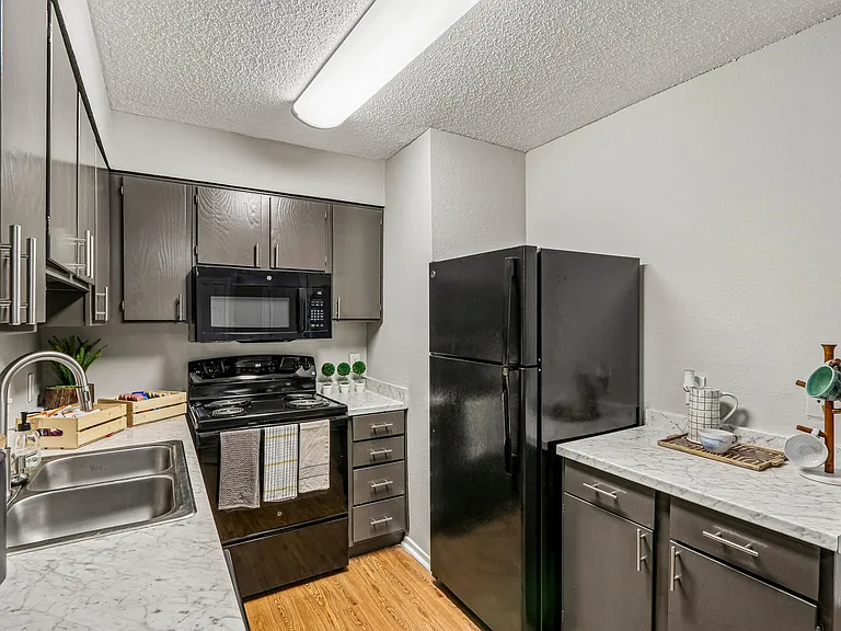 Heritage Hill Apartments — Photo 7
