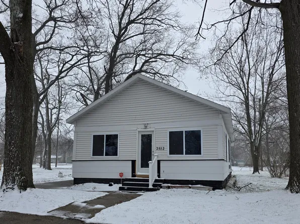 2512 Wood St, Muskegon Heights, MI 49444