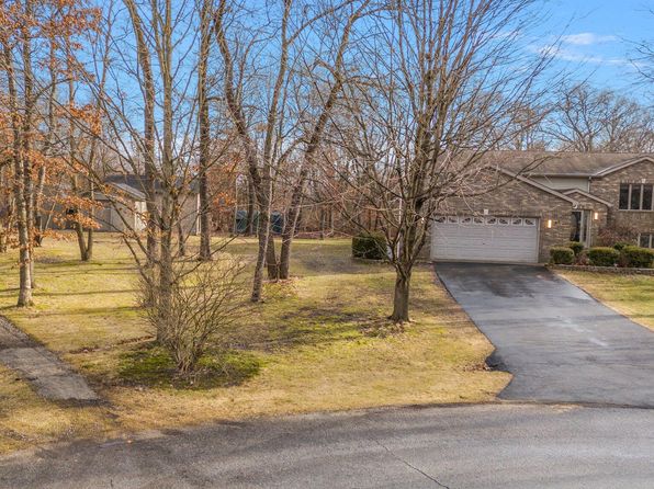 5305 E Chamberlain Ct, Demotte, IN 46310