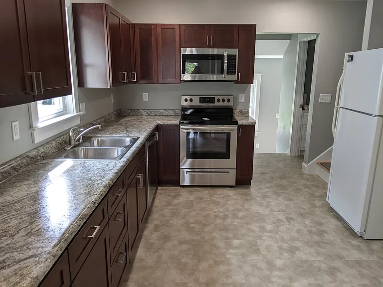 1003 N Richmond St — Photo 2