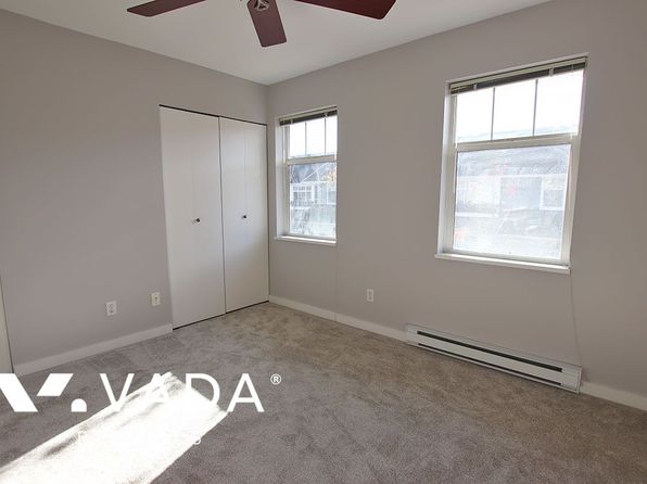 3 bedroom rental in Surrey — photo 10