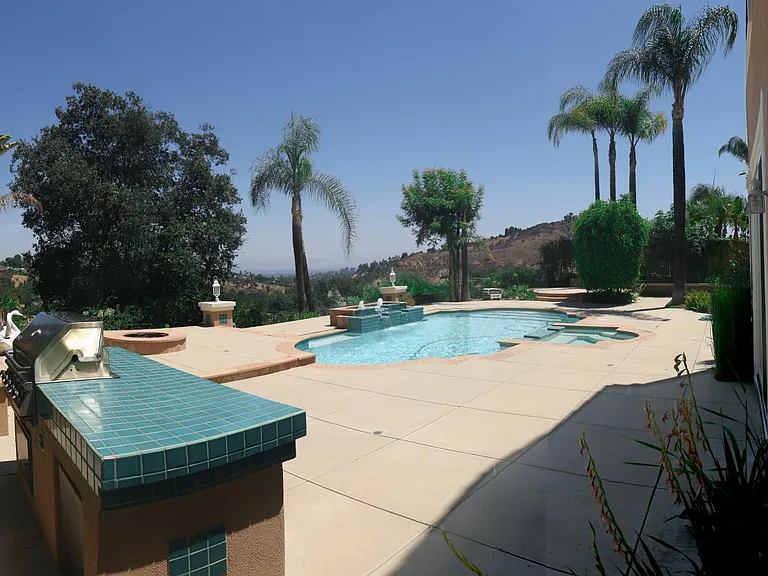 24825 Alexandra Ct — Photo 29