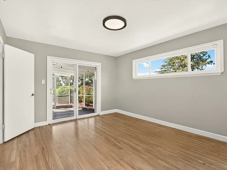 10420 Greenview Dr — Photo 25