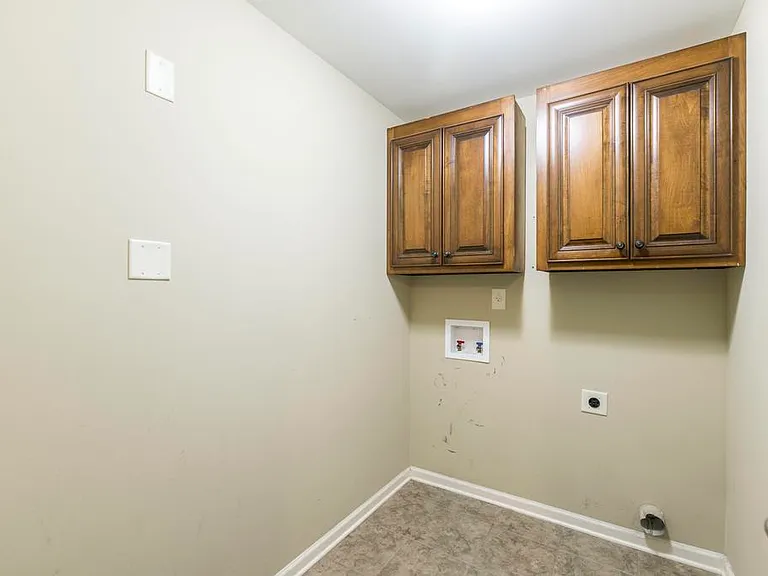 107 Pocono Ct — Photo 29