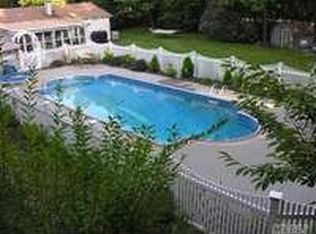 14 Fairway Dr, Manorville, NY