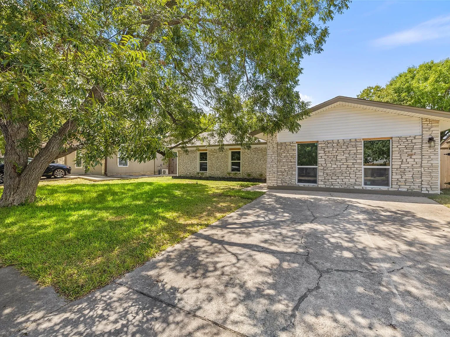 4 bed, 2.0 bath, 1695 sqft, $3,100 — Photo 4
