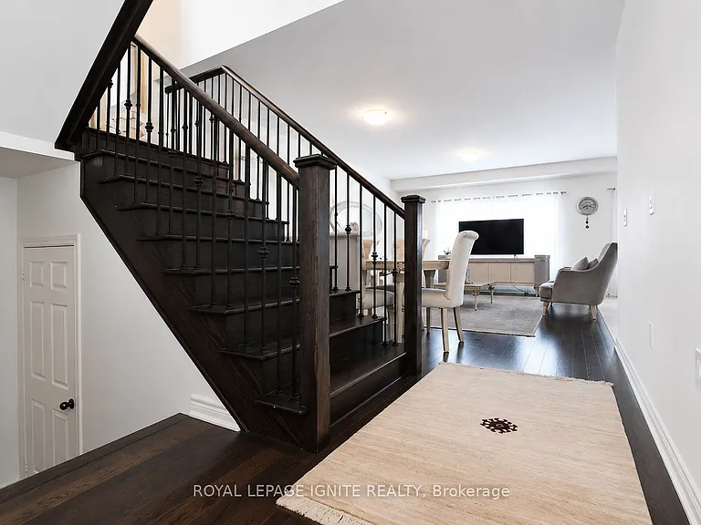 28 Foxberry Rd — Photo 4