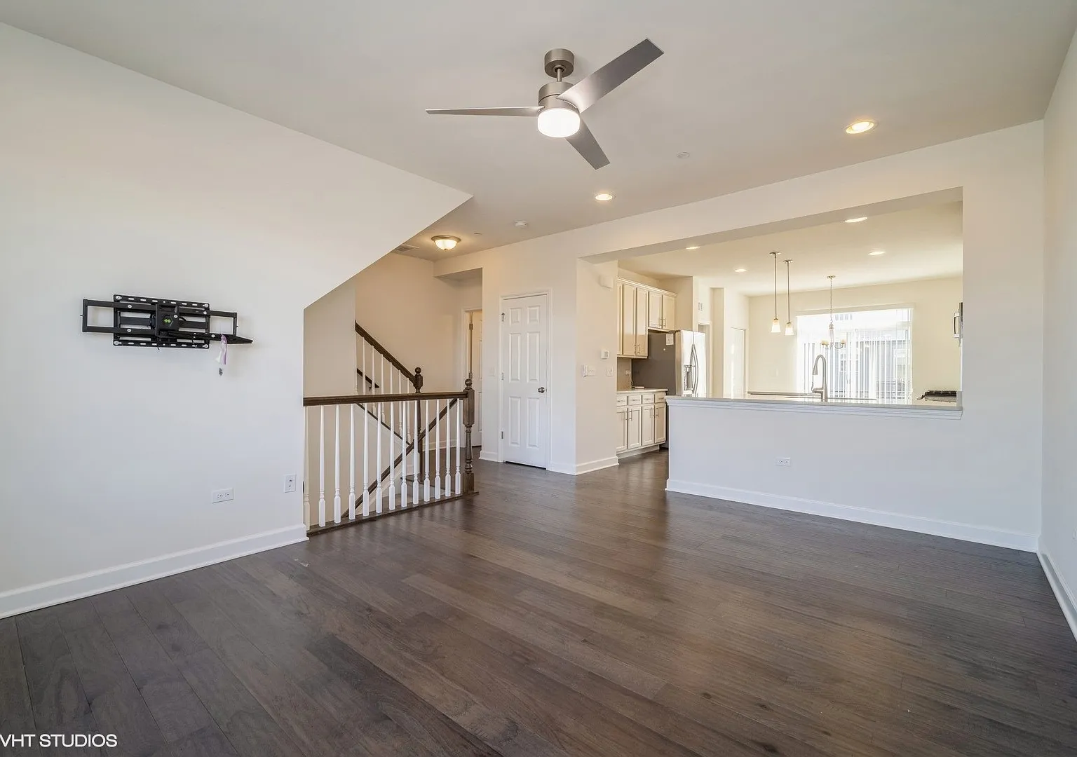 3 bed, 2.5 bath, 1813 sqft, $3,500 — Photo 2