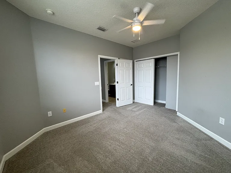 142 Harrington Ct — Photo 34