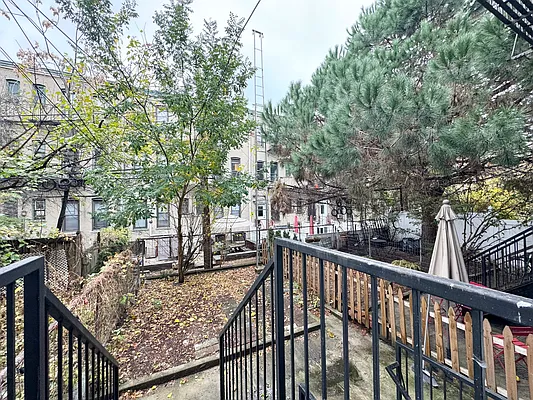 Rented by Pear NYC LLC | media 4