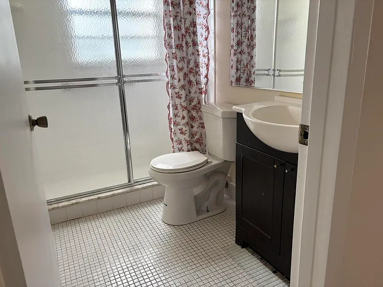 186 Dorset E — Photo 9