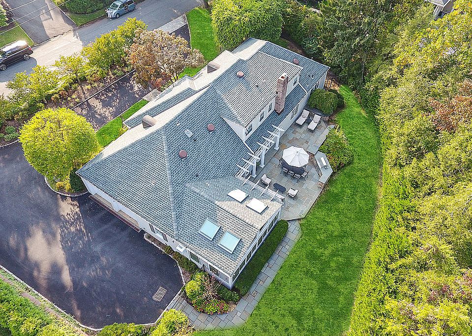 1st image of 34 Lawrence Dr