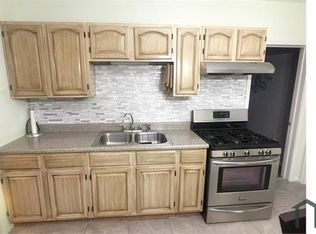 282 Summer St APT 3, Manchester, NH 03103