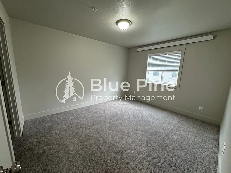 3570 Colt Cir #4 — Photo 5
