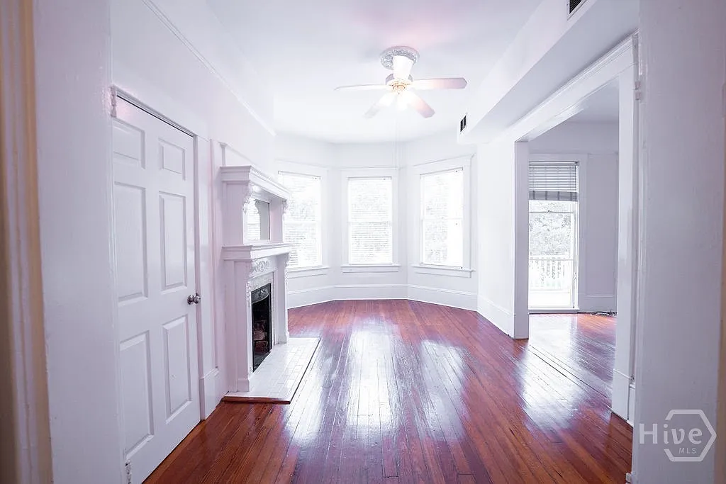 1 bed, 1.0 bath, 900 sqft, $1,975 — Photo 3
