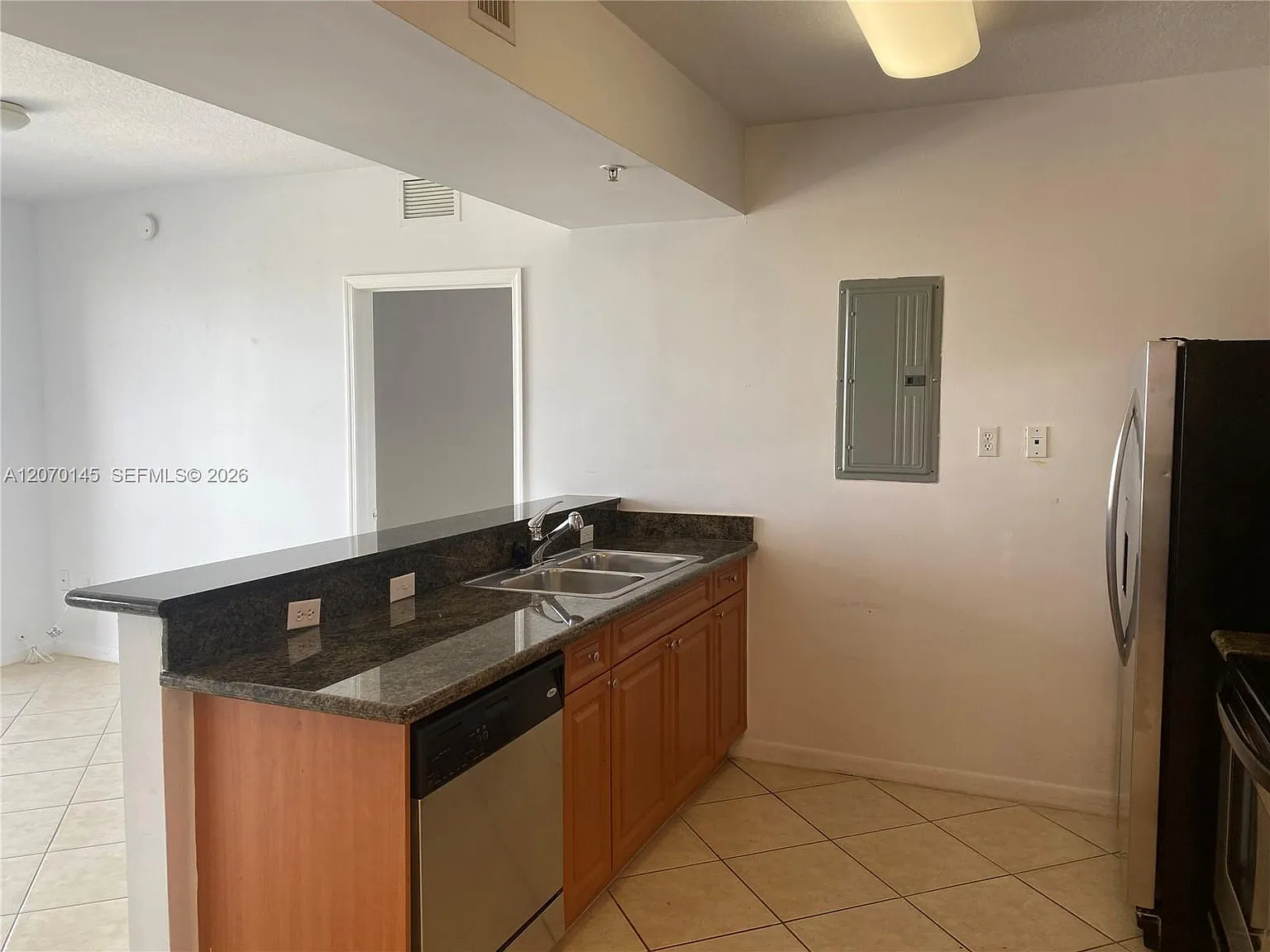 Altos De Miami Condo — Photo 4