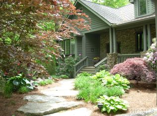 157 Round Top Mountain Rd, Sapphire, NC 28774