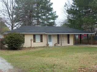1104 Pinehill Dr, Carthage, MS 39051