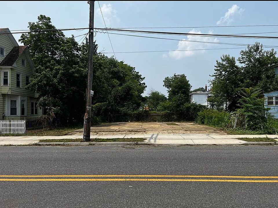 1st image of 218 N 6th St