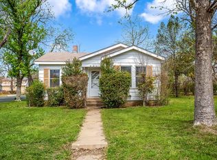 302 E Hackberry St, Fredericksburg, TX 78624