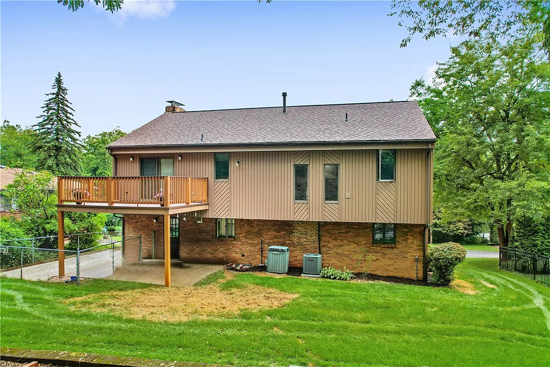 5 bed, 2699 sqft, $3,700 — Photo 2
