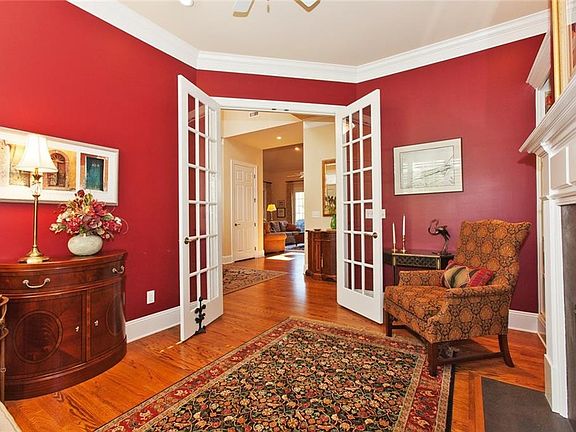 4th image of 108 N Turnberry