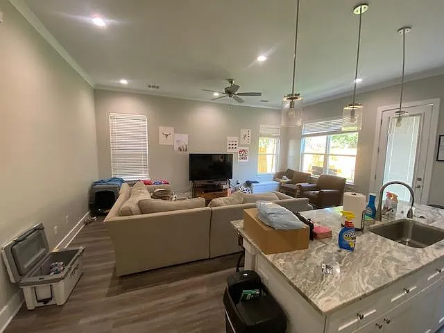 4 bed, 4.5 bath, 1850 sqft, $4,400 — Photo 4