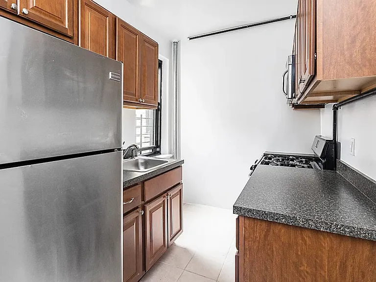 735 W 172nd St #B34 — Photo 5