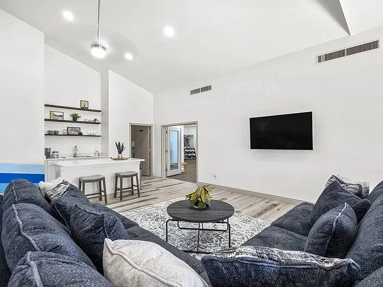 4250 E Busby Dr — Photo 15