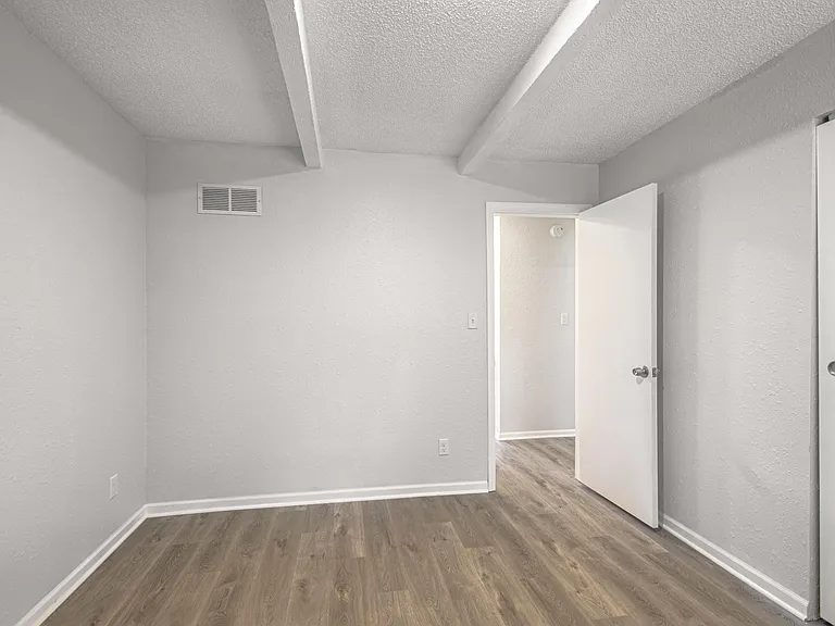 1305 La Chateau Dr — Photo 30