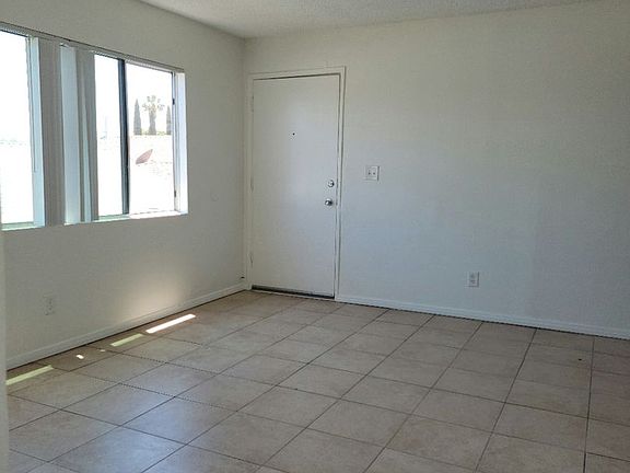2nd image of 3855 Menlo Ave APT 3
