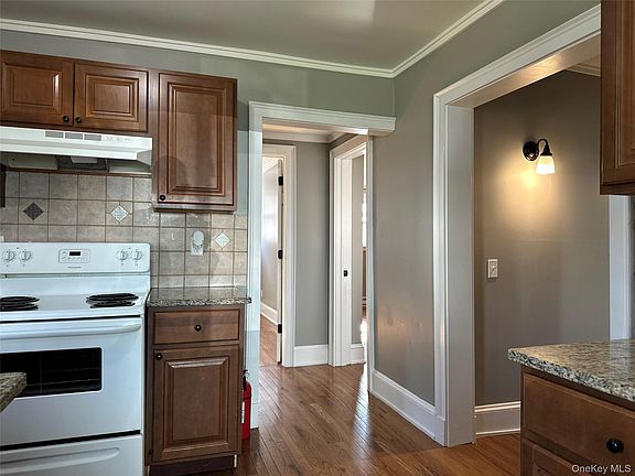 5th image of 104 Oak Street