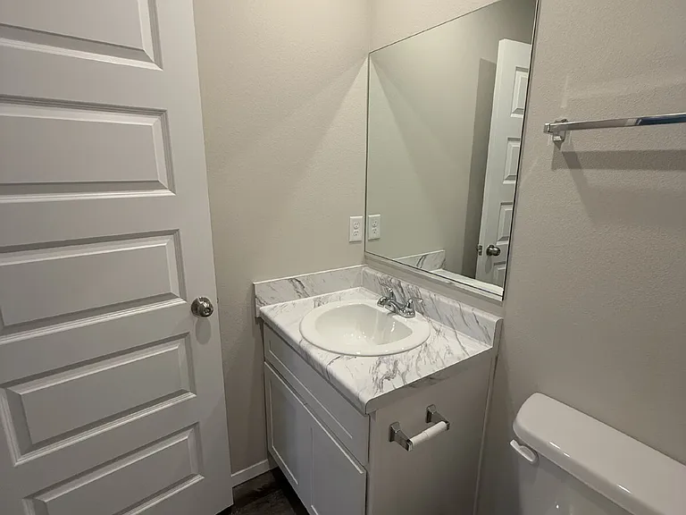1114 W 8th Pl — Photo 8