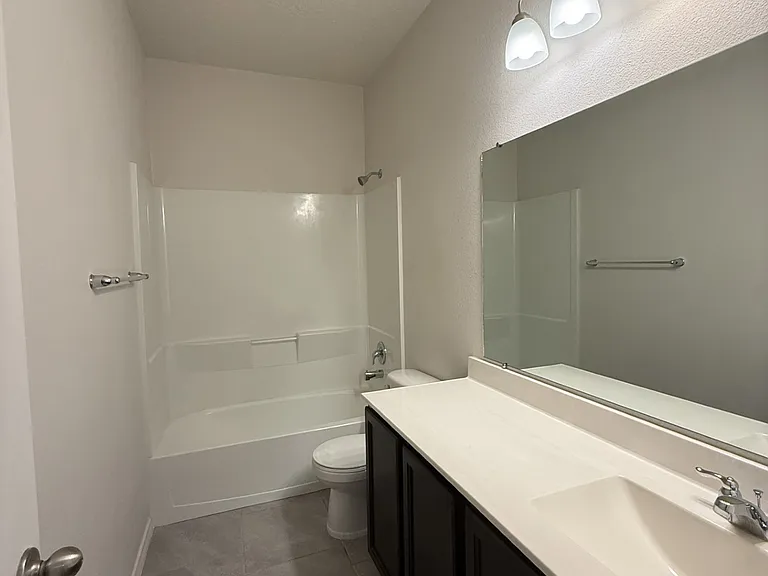 2116 Solitaire St NE — Photo 9