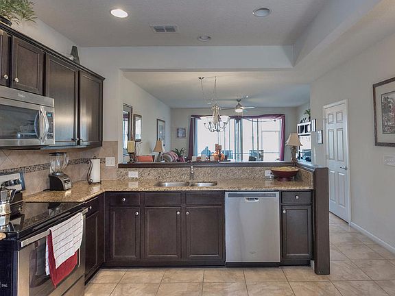 3rd image of 6790 Roundleaf Dr