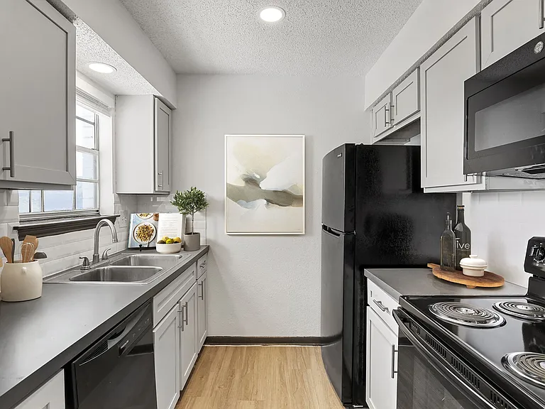 Tradewinds Apartment Homes — Photo 18