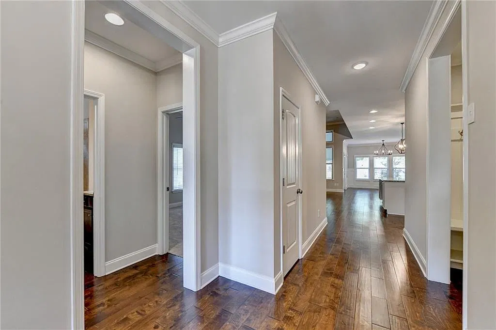 3 bed, 2.0 bath, 1938 sqft, $2,500 — Photo 4